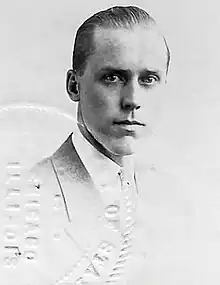 Cropped passport photograph of banker William H. Mitchell circa 1918